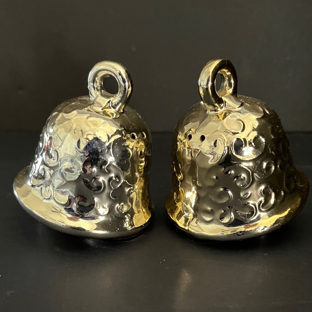 Vintage Salt & Pepper Shakers Gold Ceramic Christmas Bells Enesco Imports Japan